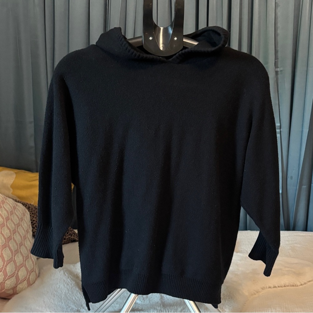 Black sweater. Hooded. Large. Ttahari